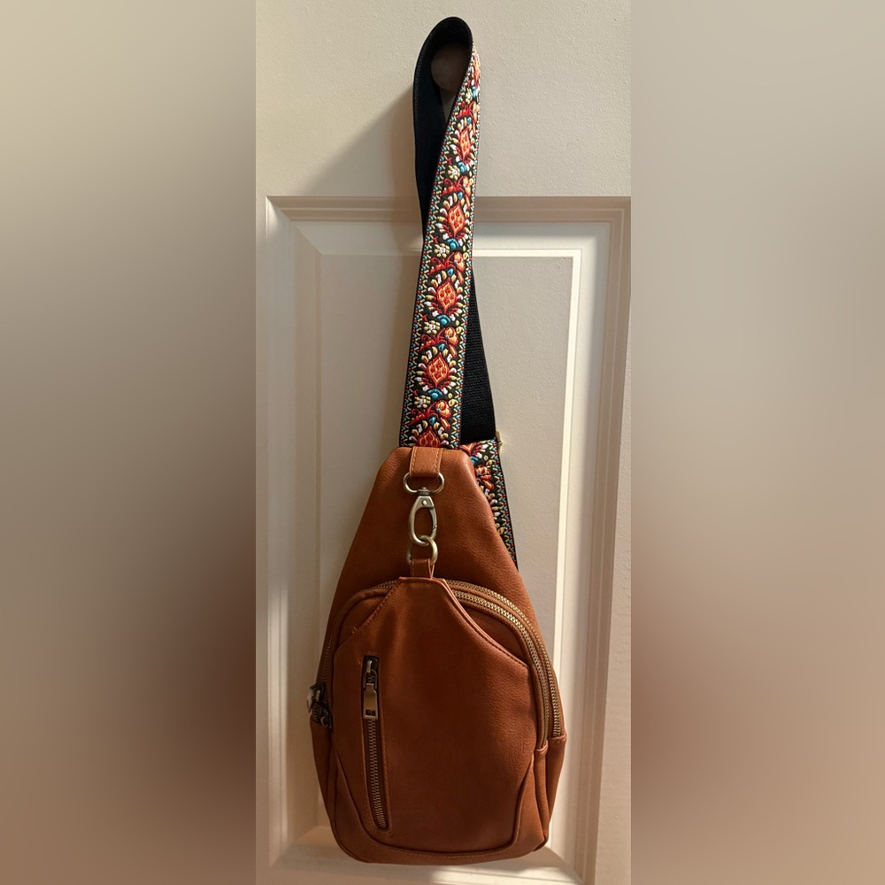 Antik Kraft Strap Sling Bag - Picture 2 of 9